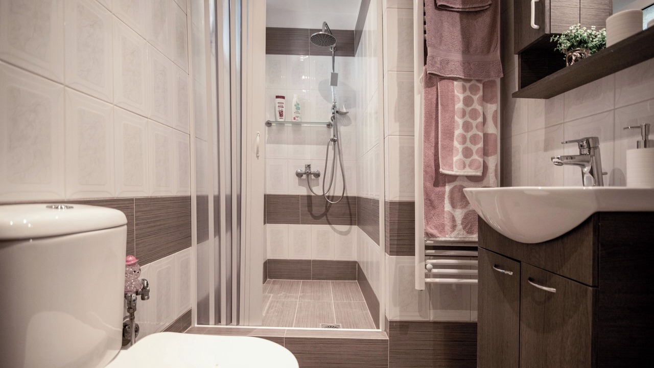 Photo of Bathroom in Aigaleo