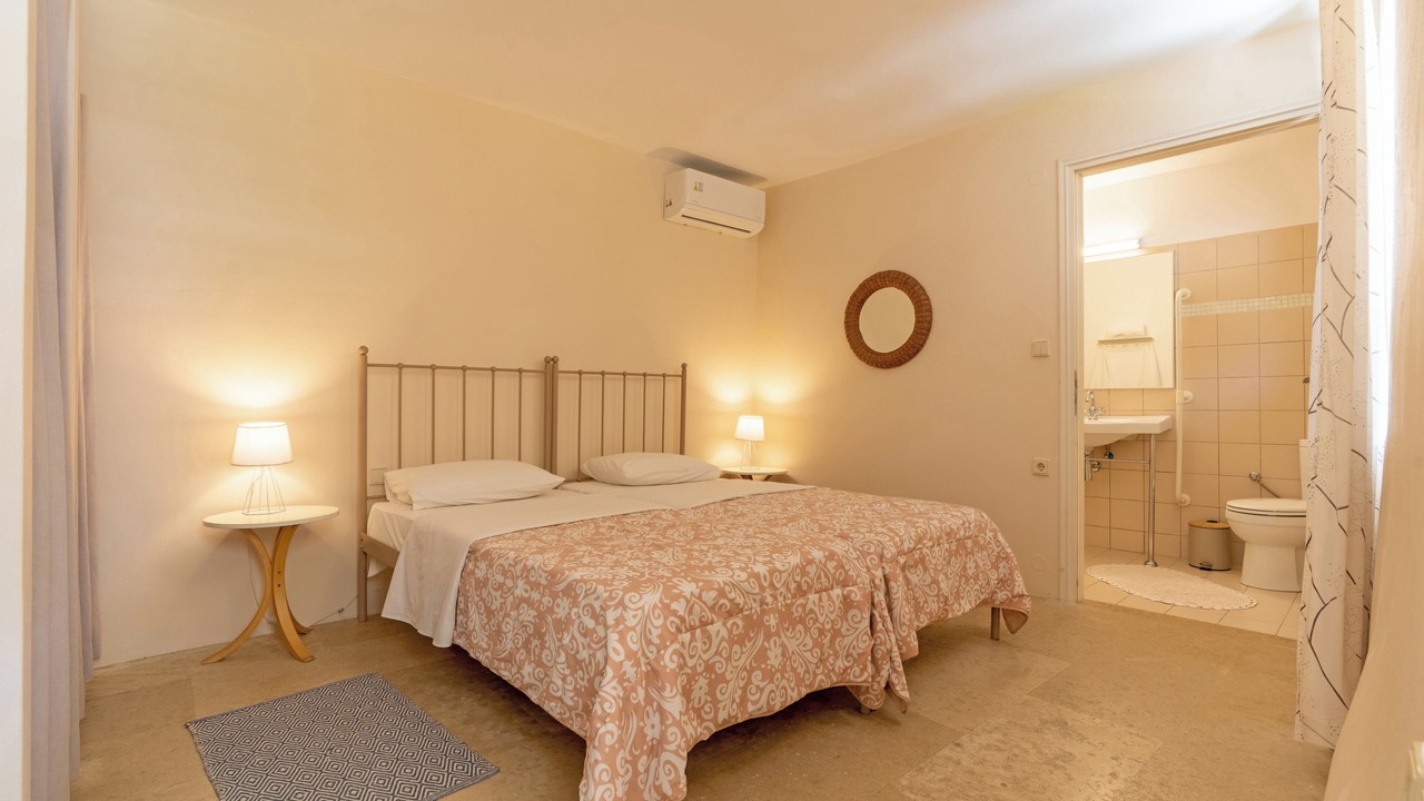 Photo of Bedroom in Armenoi