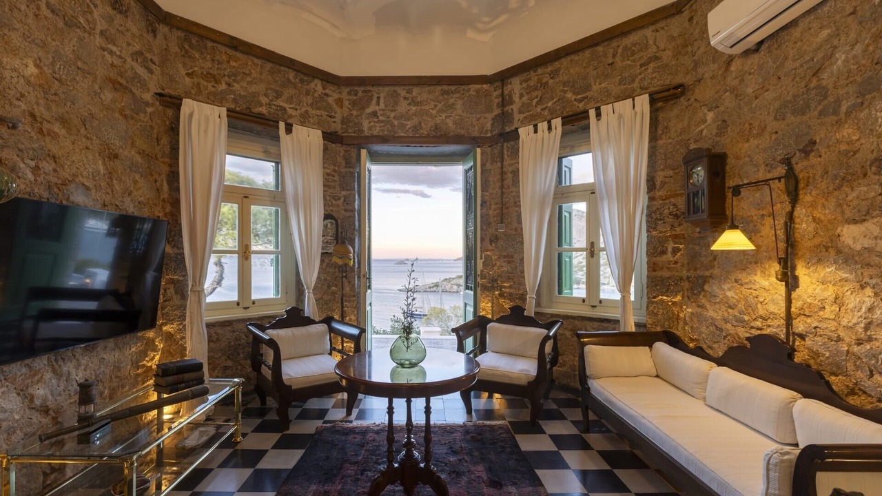 Photo of Others in Hydra