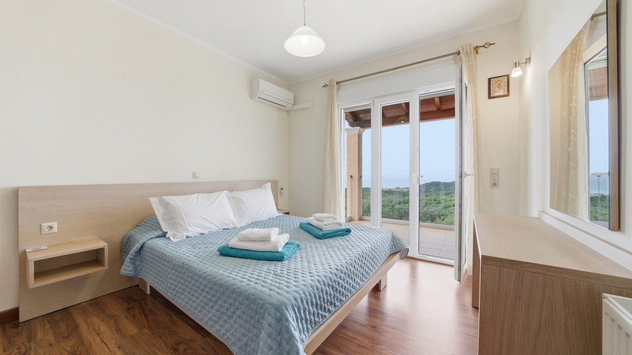 Photo of Bedroom in Petaleia