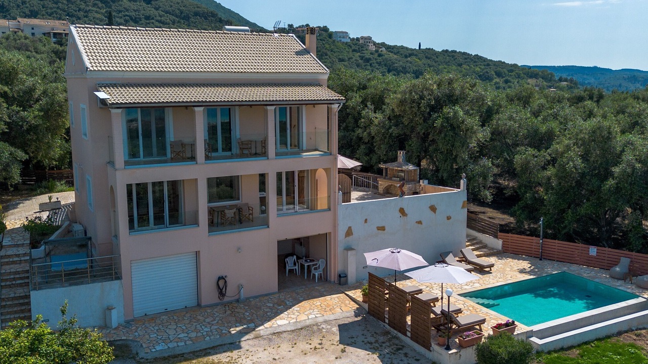 Photo of Outdoor in Petaleia