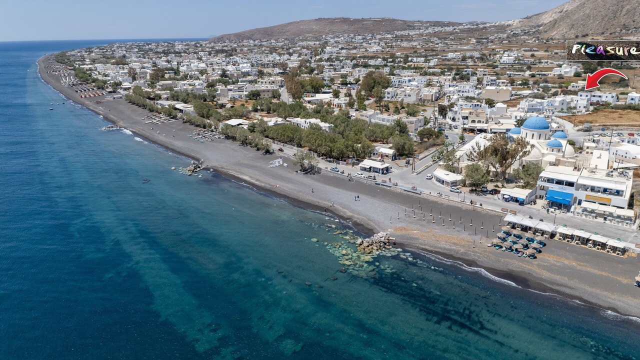 Photo of Others in Perissa