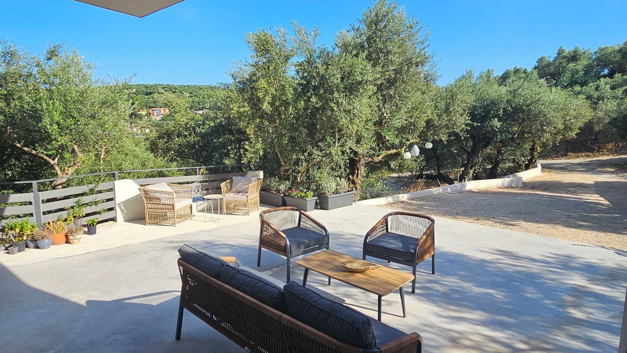 Photo of Patio Balcony in Alikanas