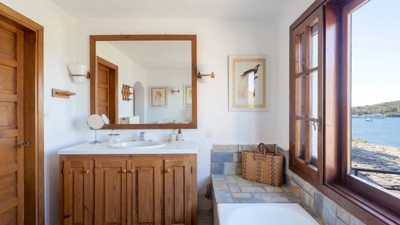 Photo of Bathroom in Pella Region