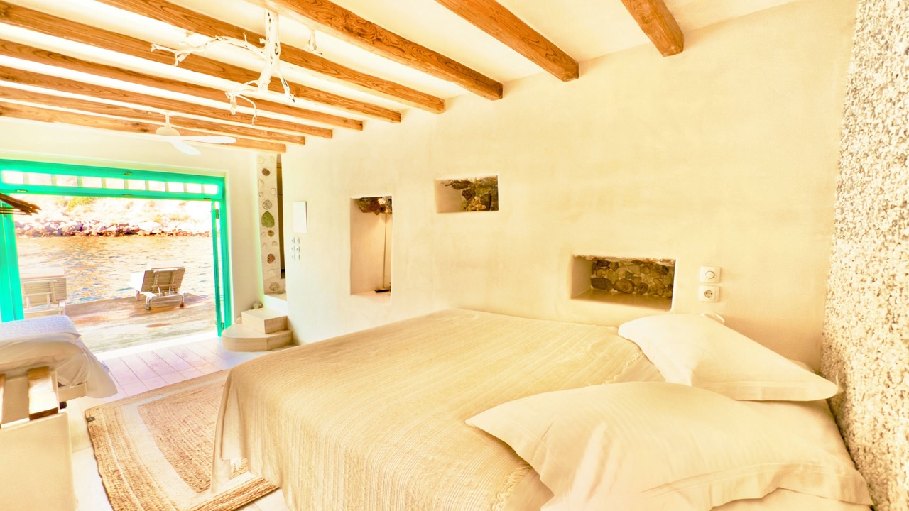 Photo of Bedroom in Milos
