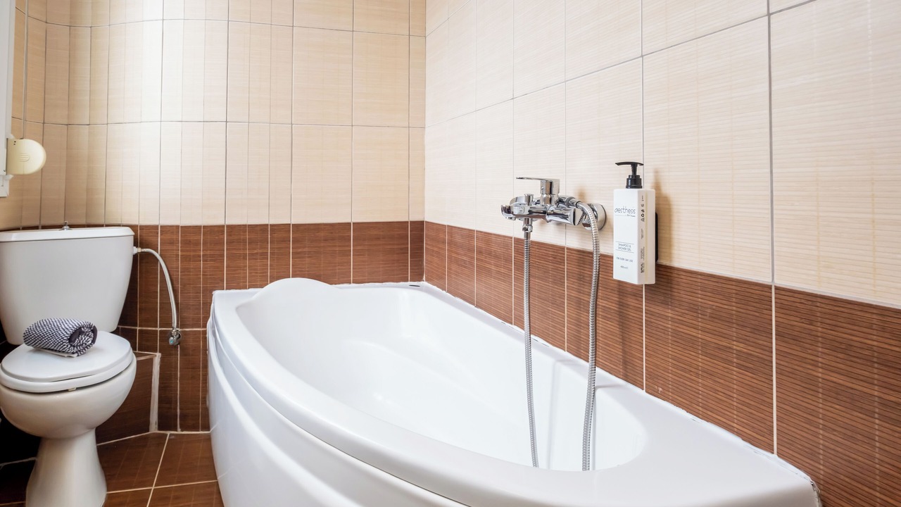 Photo of Bathroom in Polichrono