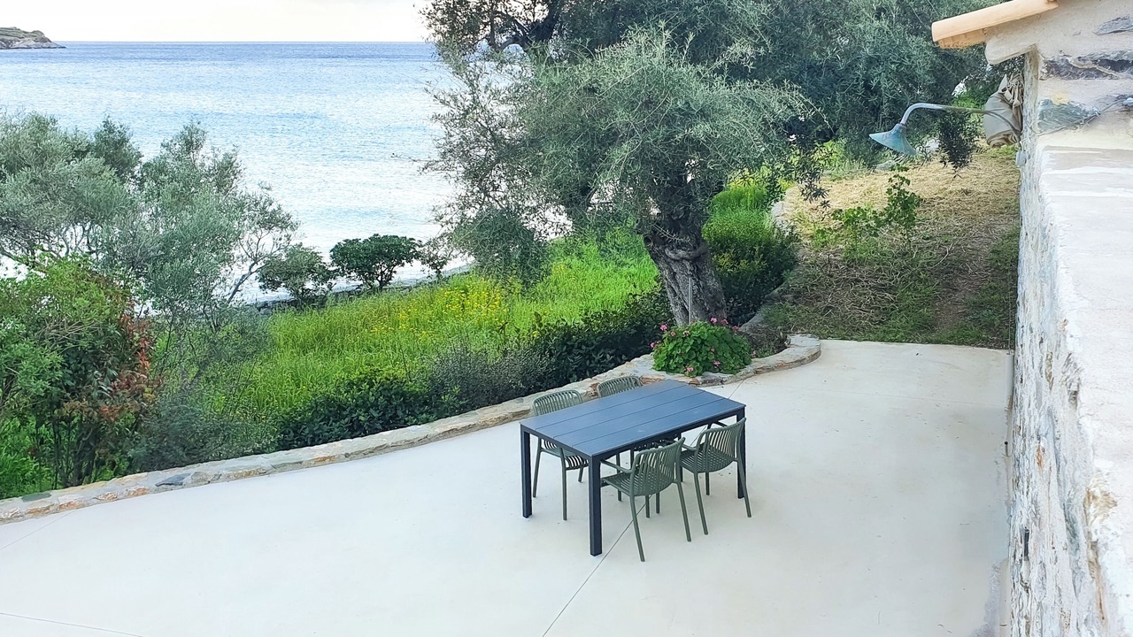 Photo of Outdoor in Omales