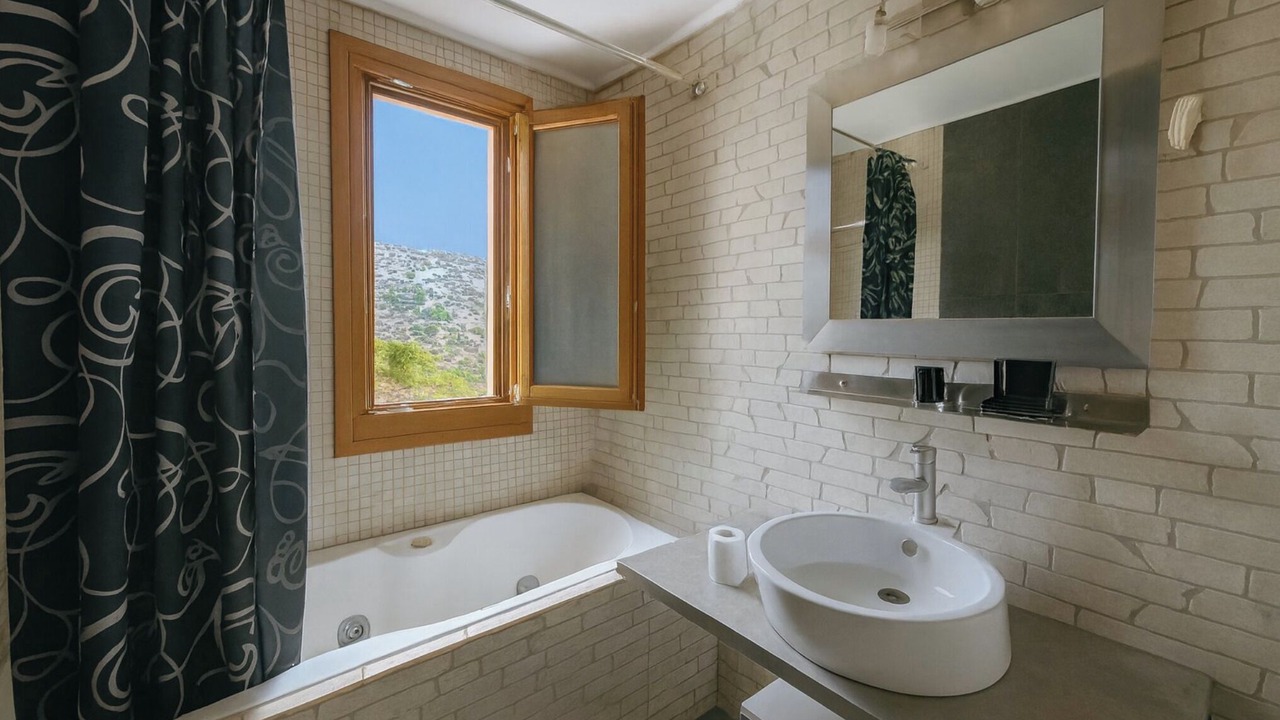 Photo of Bathroom in Marathon