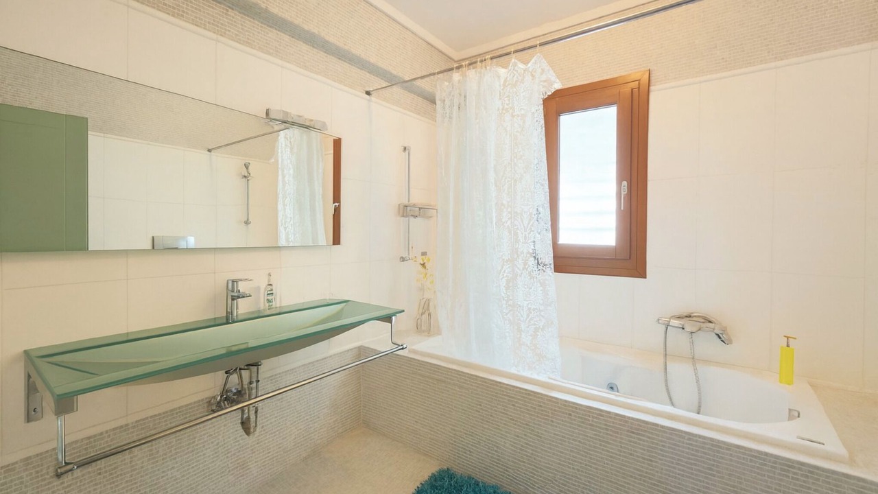 Photo of Bathroom in Marathon