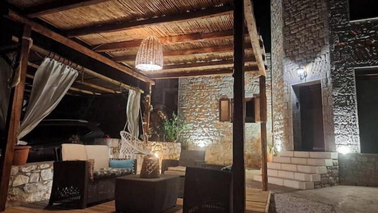 Photo of Patio Balcony in East Mani