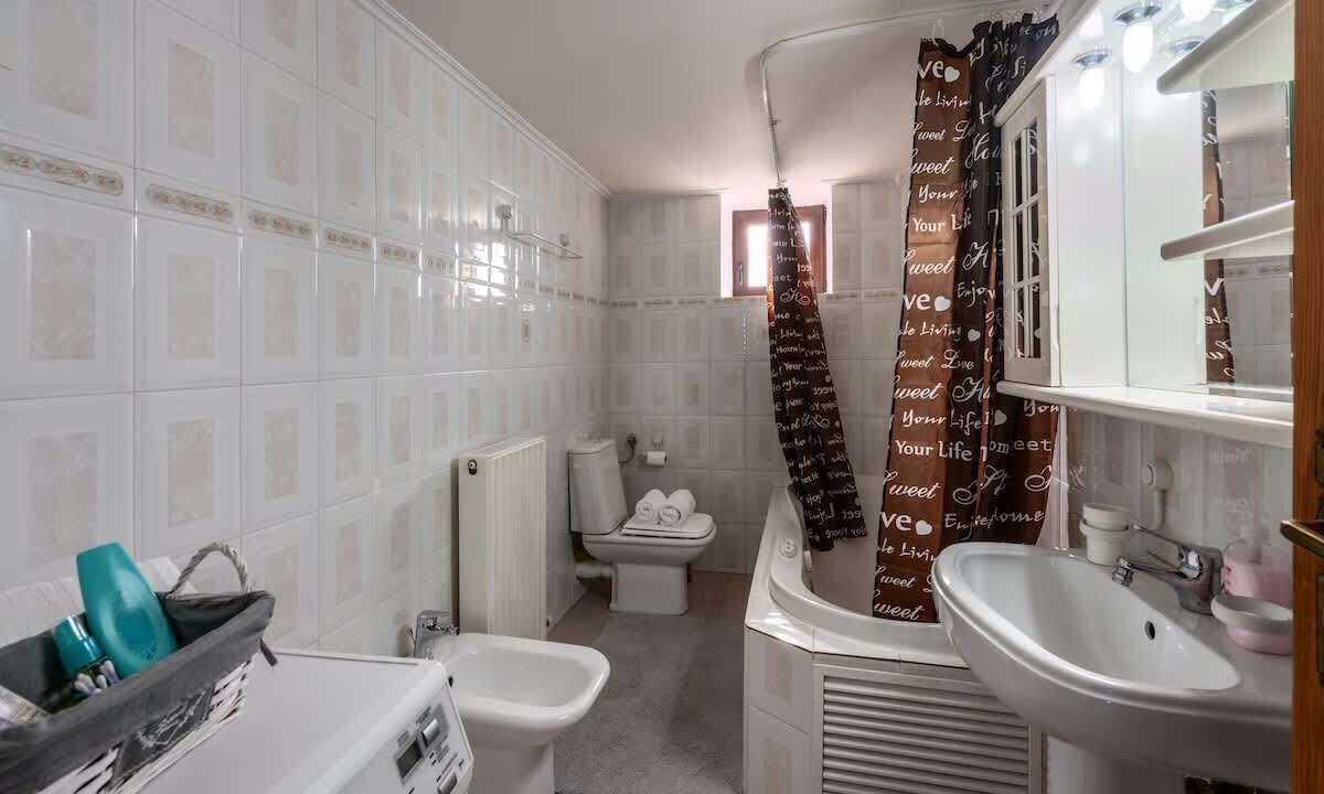 Photo of Bathroom in Violi Charaki