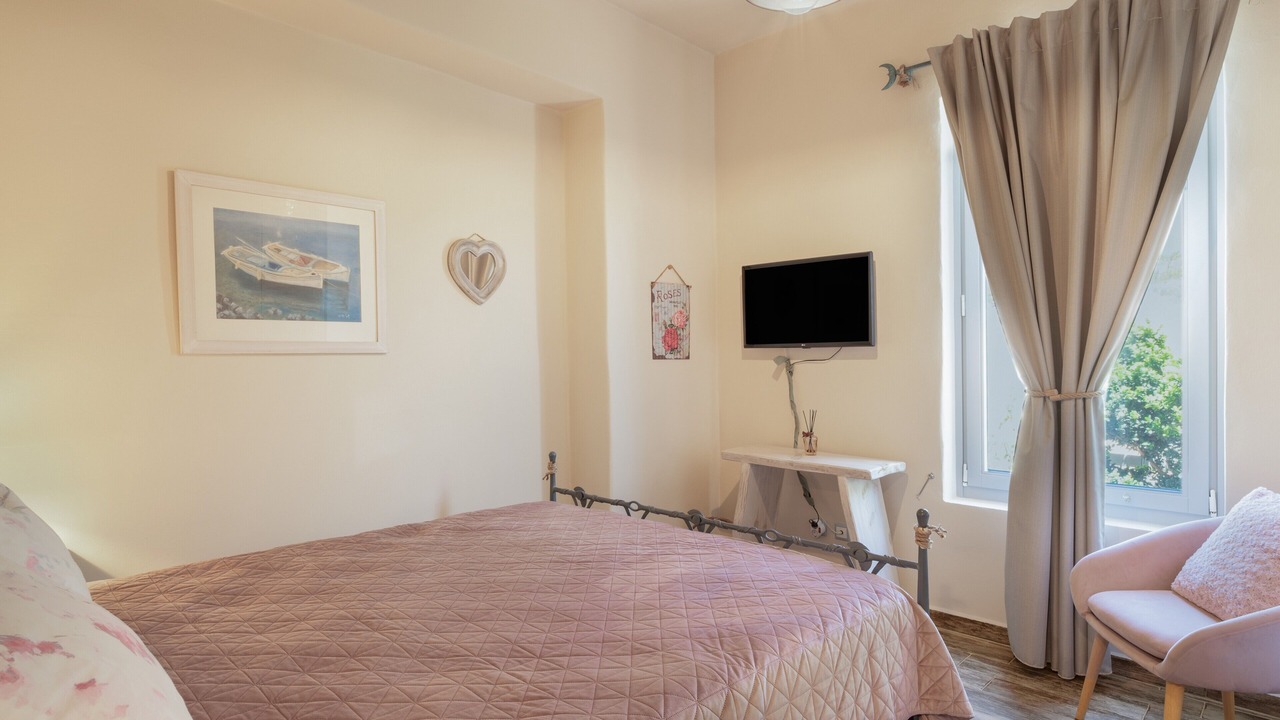 Photo of Bedroom in Megas Gialos