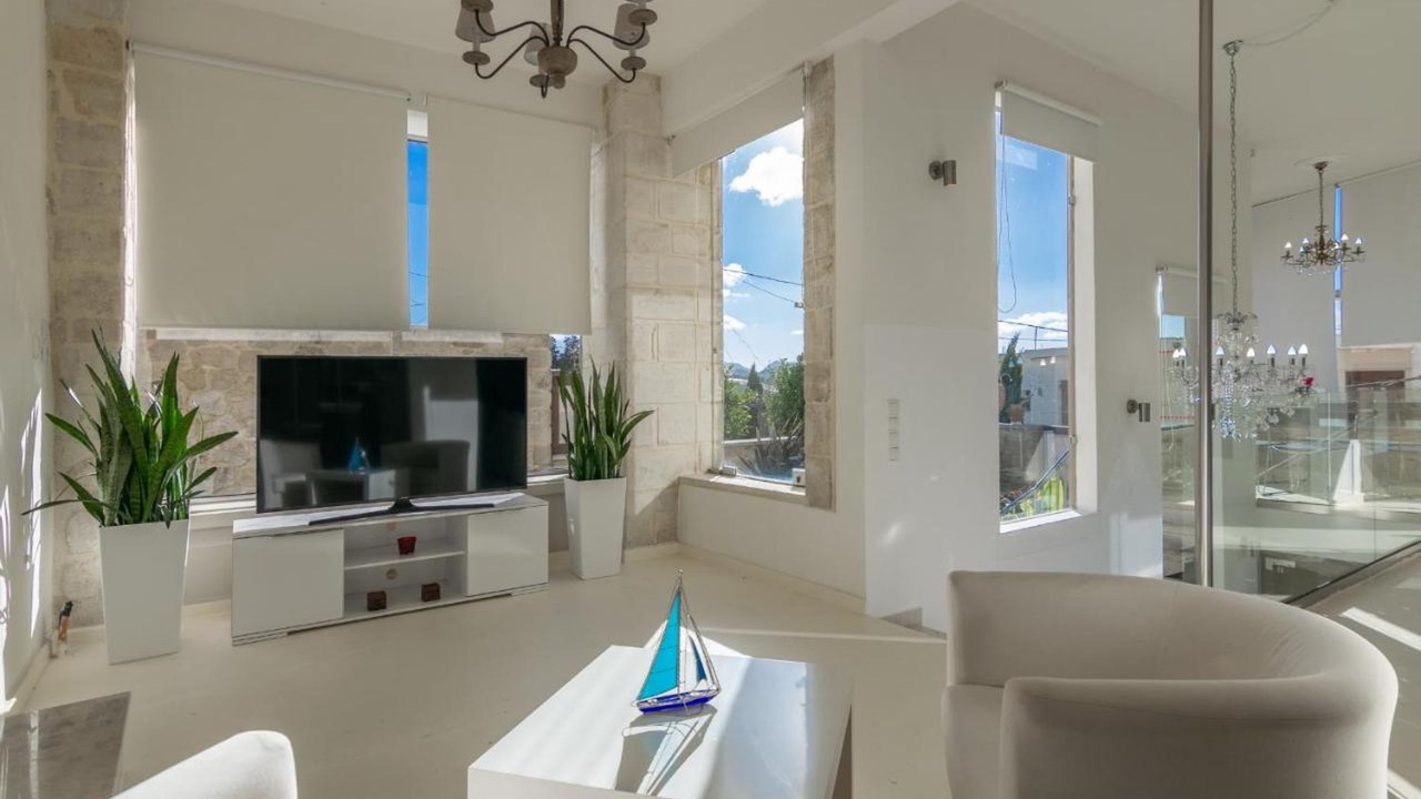 Photo of Livingroom in Armenoi