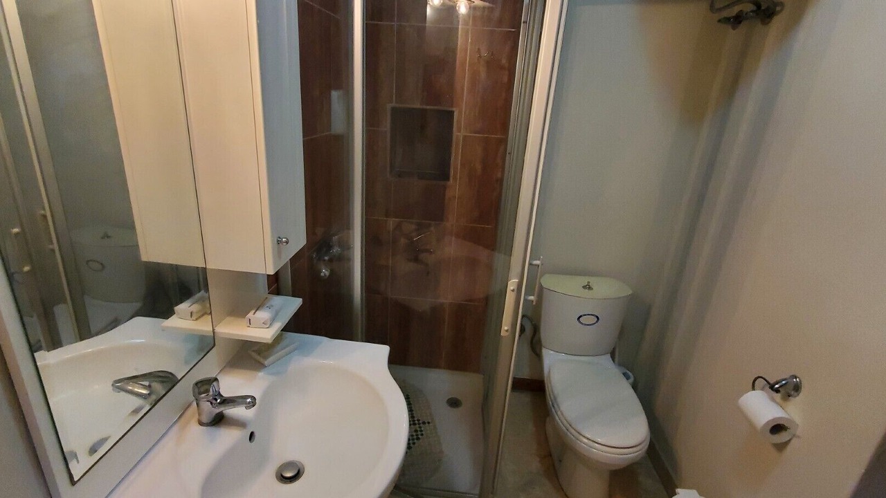 Photo of Bathroom in Glossa