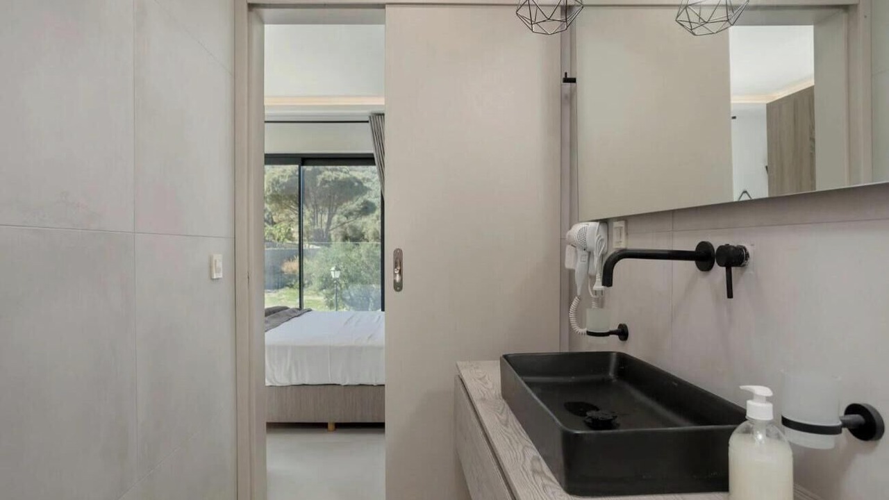 Photo of Bathroom in Alikanas