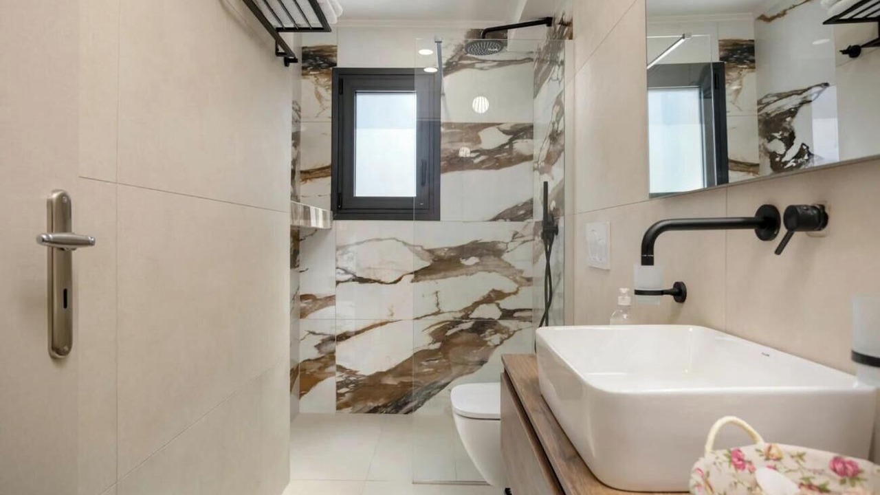 Photo of Bathroom in Alikanas