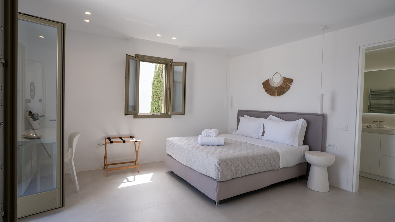 Photo of Bedroom in Drios