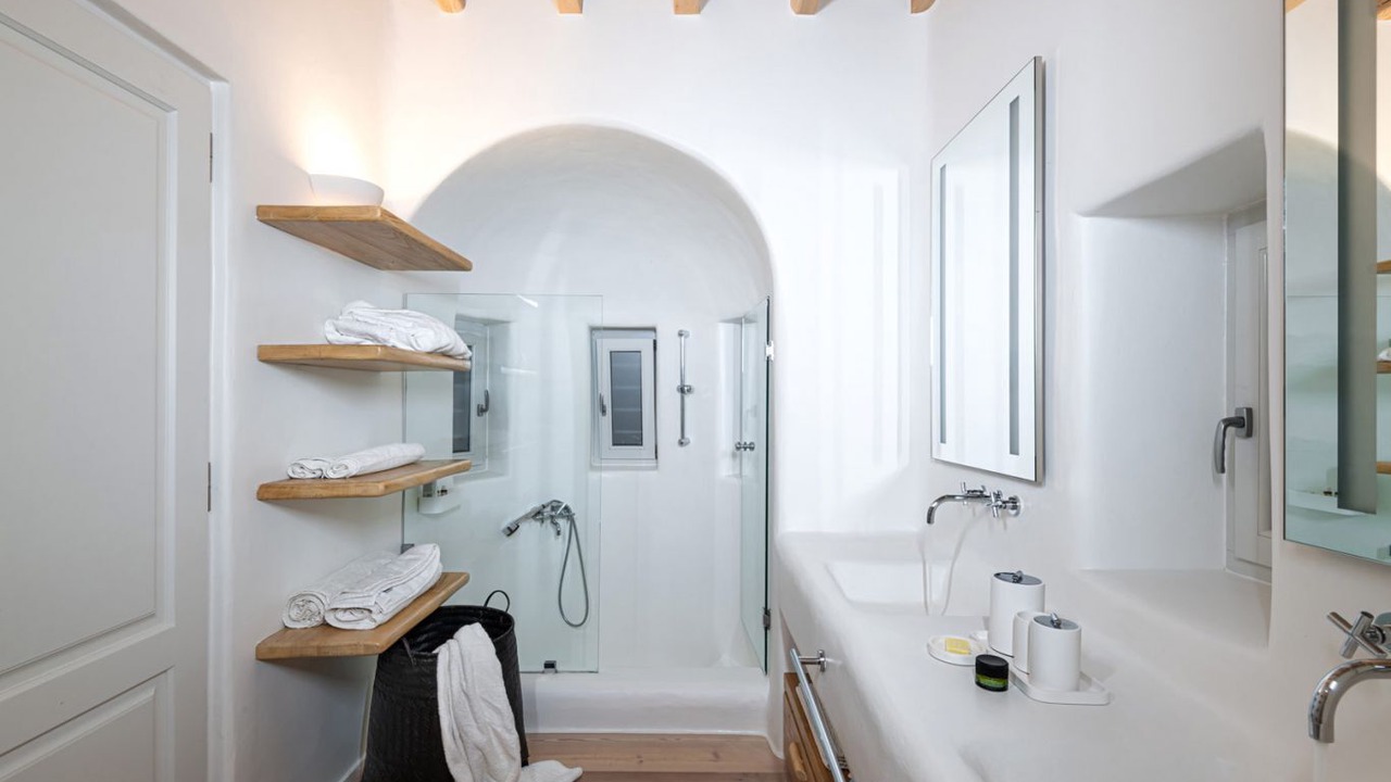 Photo of Bathroom in Tourlos