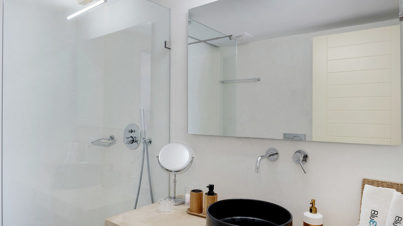 Photo of Bathroom in Syros