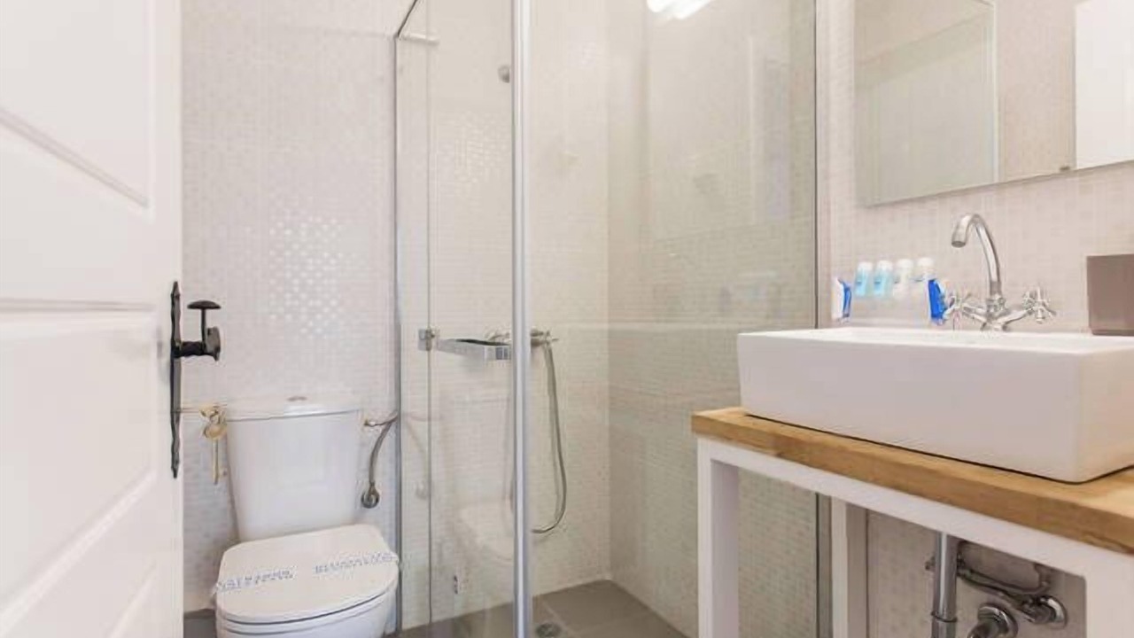 Photo of Bathroom in Koukaki
