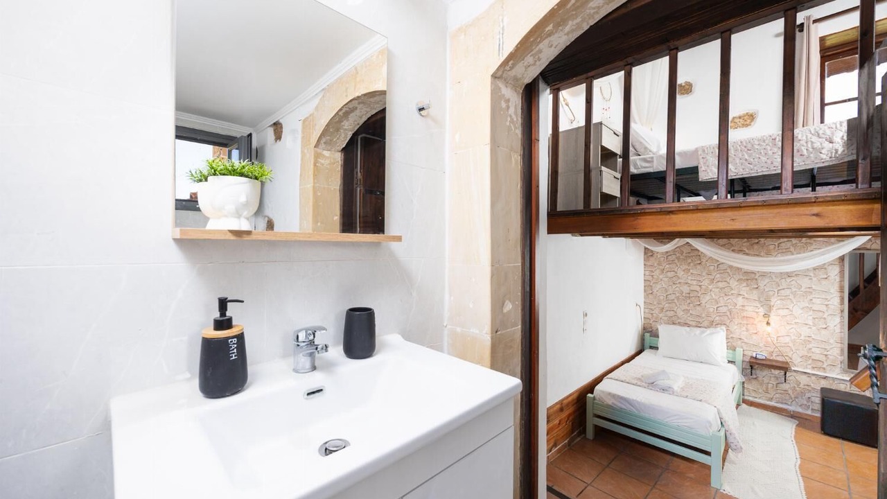 Photo of Bathroom in Pikris