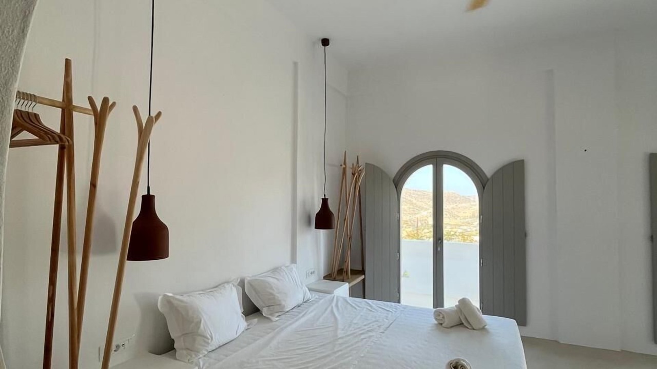 Photo of Bedroom in Ios Town