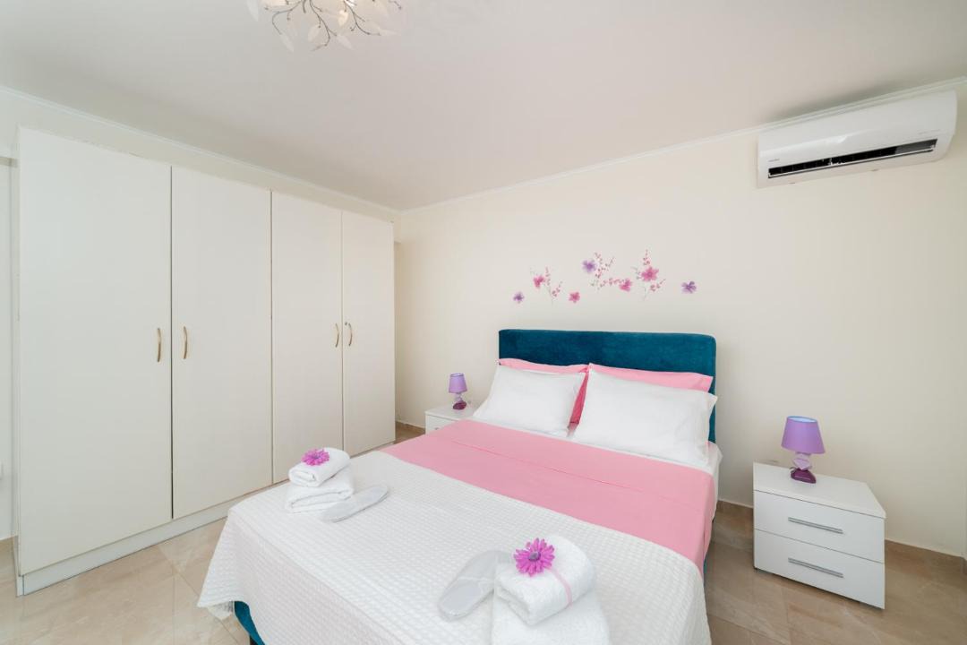 Photo of Bedroom in Markopoulon