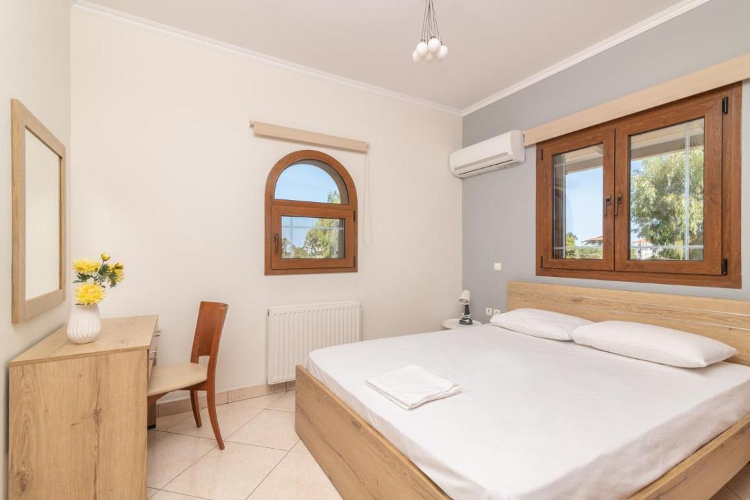 Photo of Bedroom in Pigadhakia