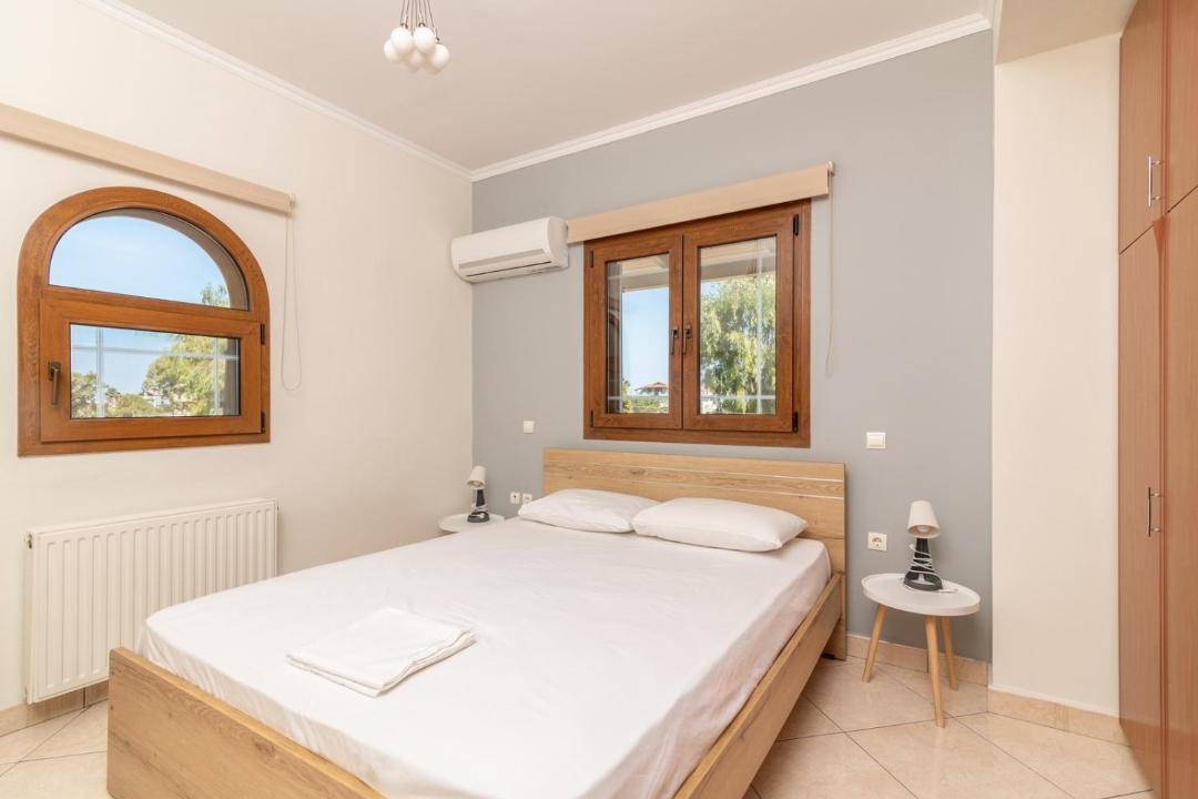 Photo of Bedroom in Pigadhakia