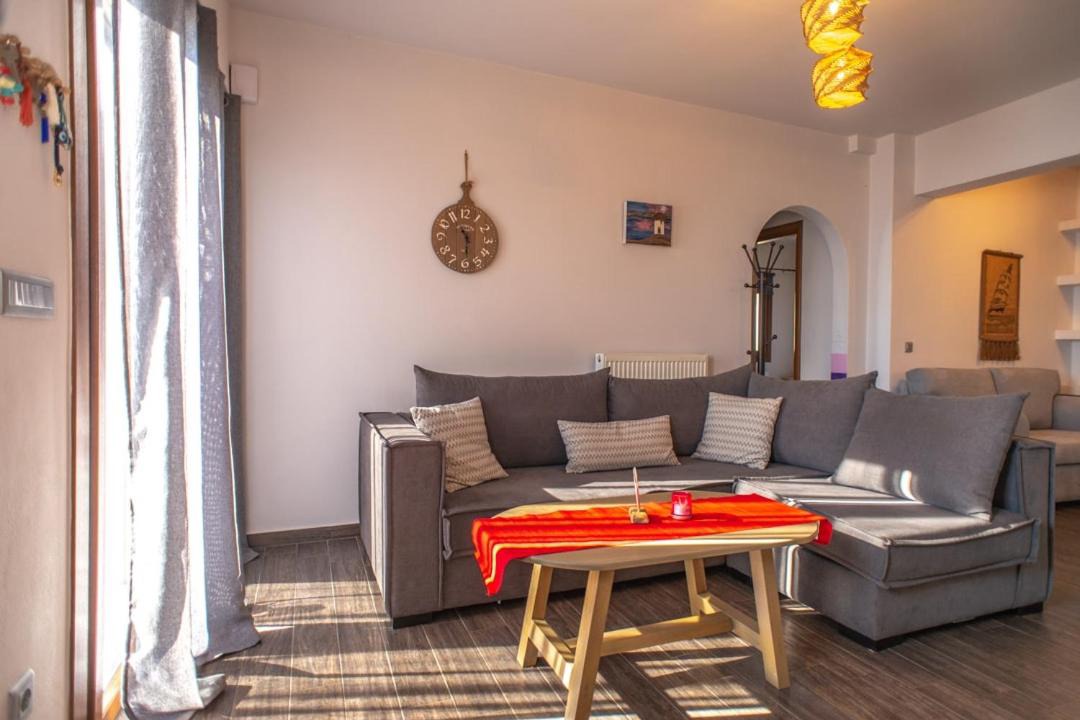 Photo of Livingroom in Ydrousa