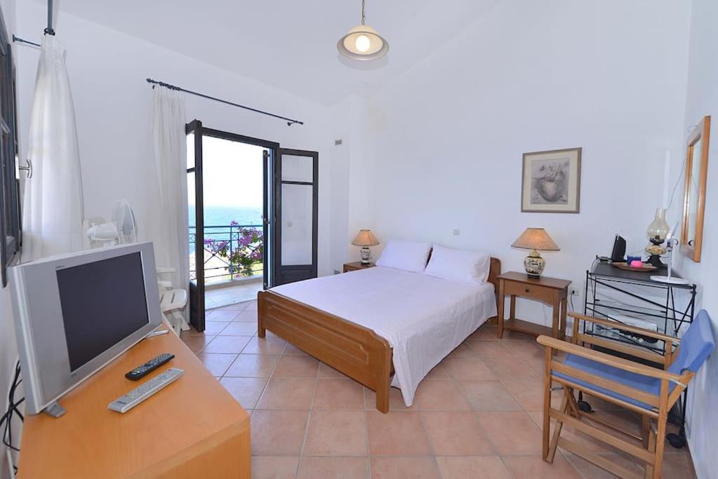 Photo of Bedroom in Armenistis