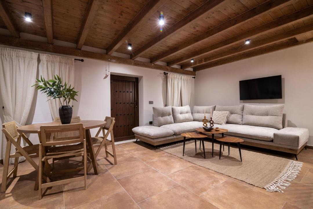 Photo of Livingroom in Pigadhakia