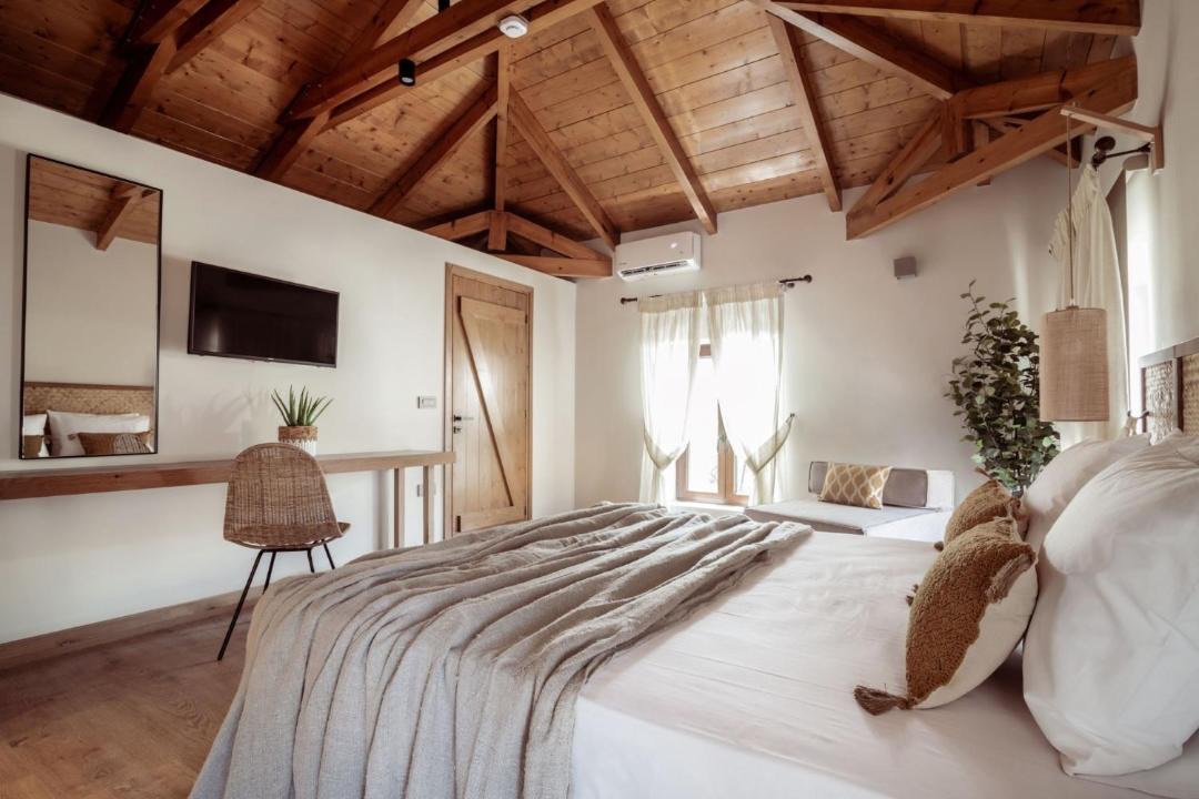 Photo of Bedroom in Pigadhakia