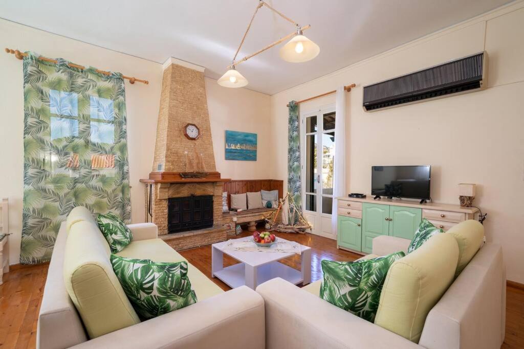 Photo of Livingroom in Frourion