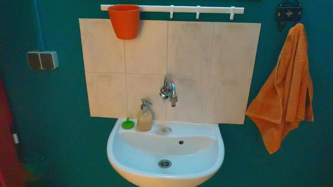 Photo of Bathroom in Drama