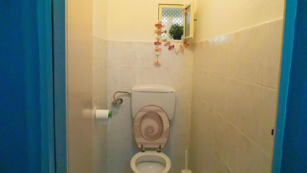 Photo of Bathroom in Drama