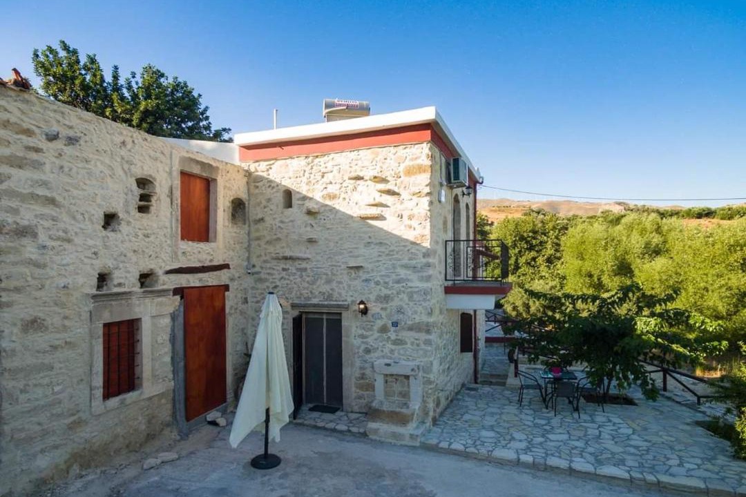 Photo of Buildings in Apomarma