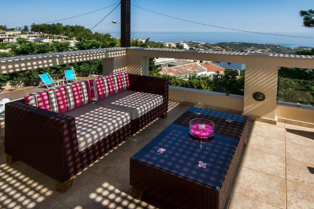 Photo of Patio Balcony in Roussospiti