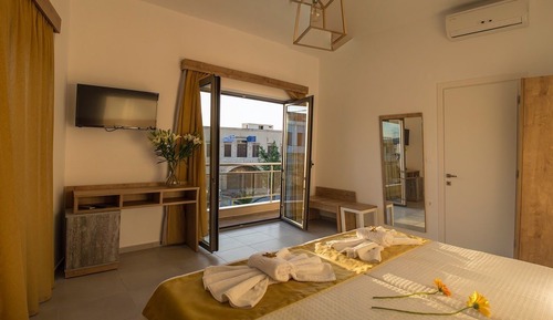 Family Apartment, 1 Bedroom, Partial Sea View