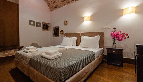 Standard twin room, patio