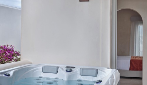 Superior Suite with Outdoor Jacuzzi