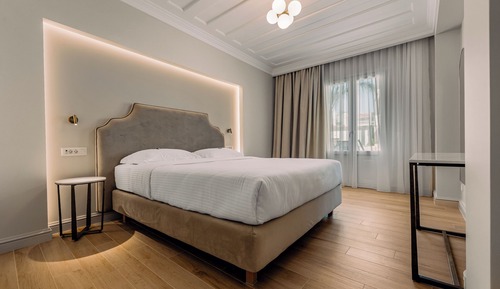 Deluxe Suite, Pool Access