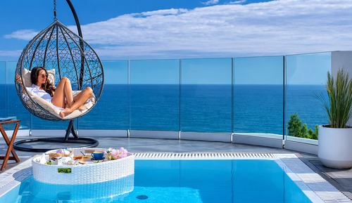 Infinity Suite Sea View with Heated Plunge Pool & Sauna