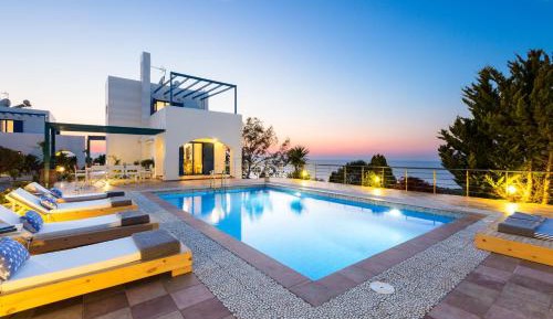 Three-Bedroom Villa with Private Pool and Sea View