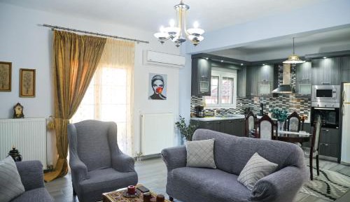 Two-Bedroom Apartment with Mountain View