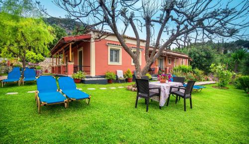 Two-Bedroom Deluxe Apartment with Garden View