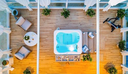 Deluxe Suite with Hot Tub and Sea View