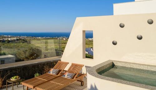 Elegant 2 Bedroom Villa with Hot Tub and Sea View 