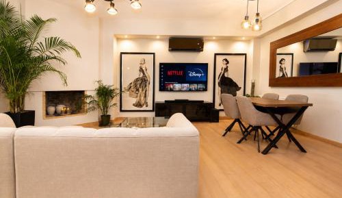 Two-Bedroom Deluxe Apartment with Balcony