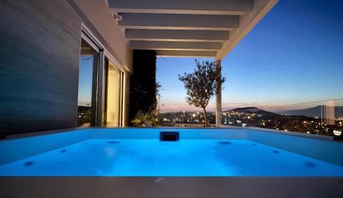 Penthouse Apartment with private Skyview Jacuzzi